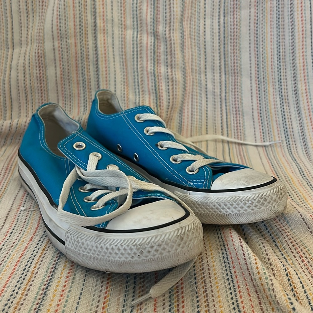 Blue converse low top